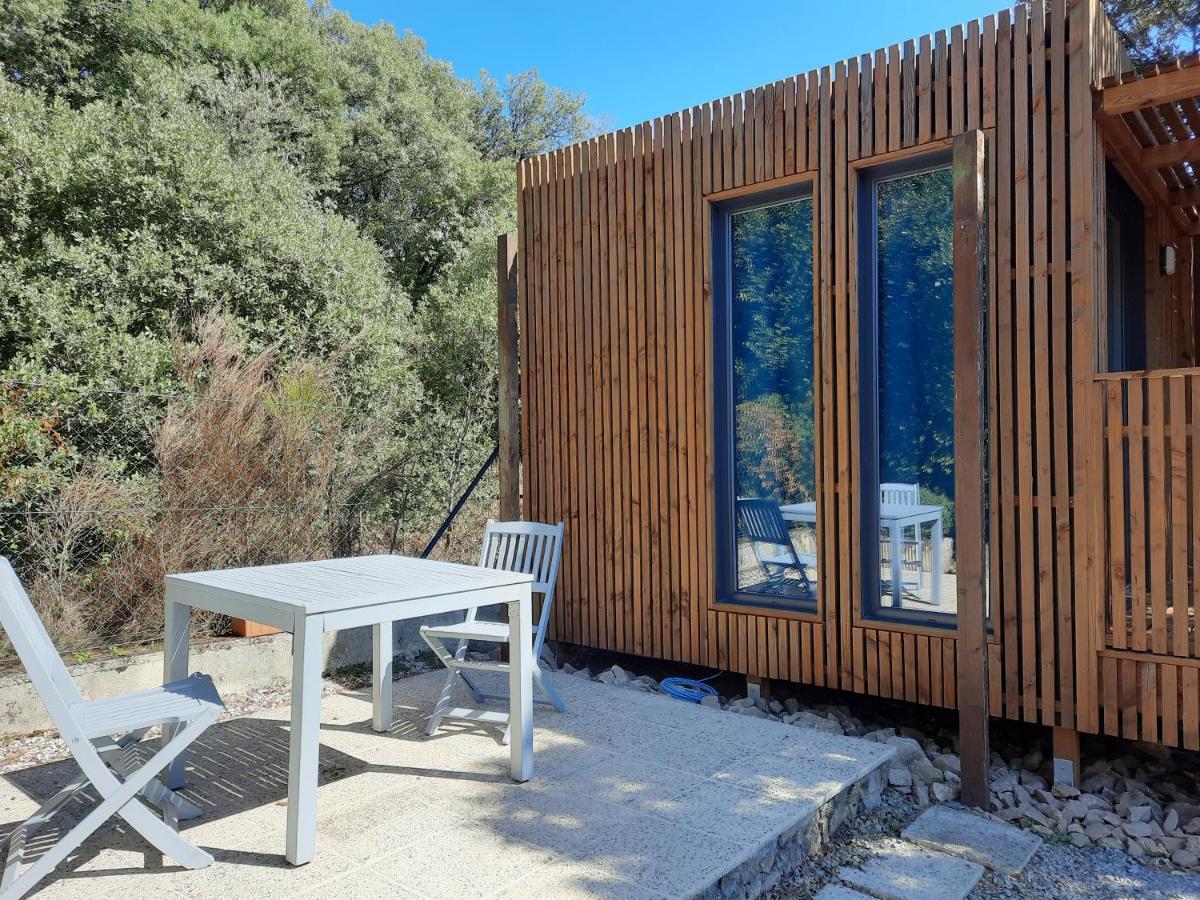 Le Lodge Des Chenes Brousses-et-Villaret Exterior photo